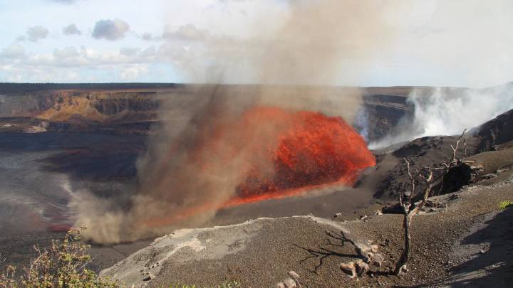 Hawaii’s Kilauea volcano resumed erupting