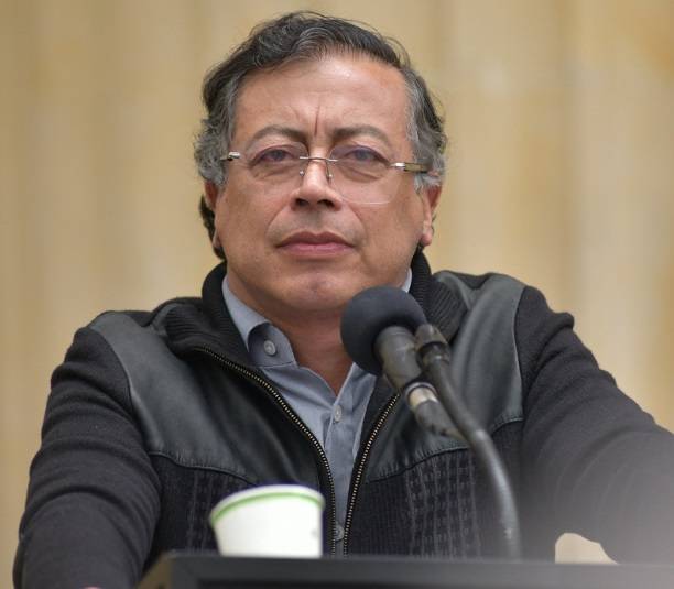 “Palabras de venganza”: Gustavo Petro critica discurso de Uribe en funeral de Miguel Uribe Turbay