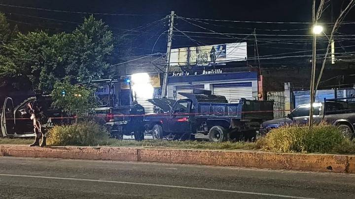 VIDEO Asesinan a balazos a tres hombres frente a vulcanizadora en Celaya