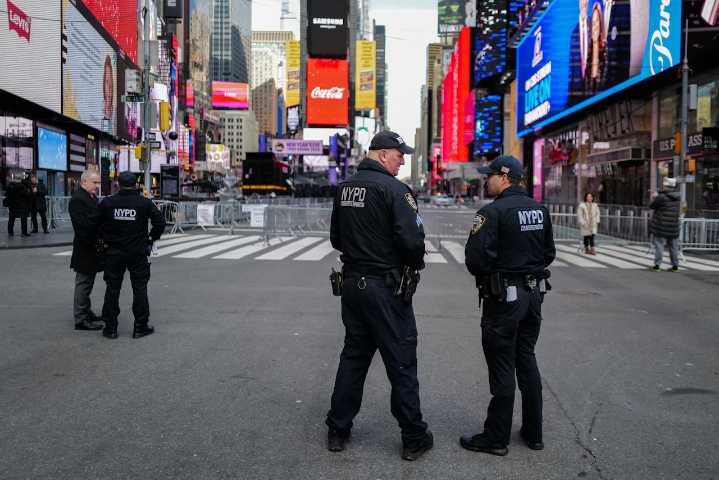 Times Square shooting leaves 3 injured; suspect in custody