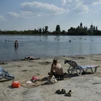 War-weary Ukrainians find solace by frontline lake