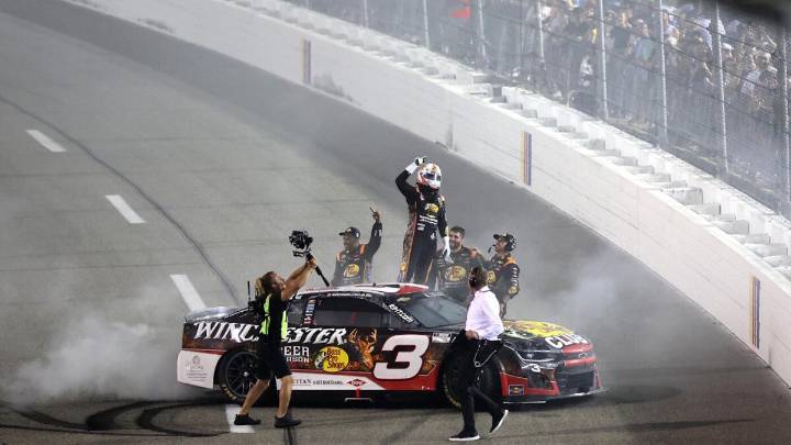 NASCAR at Richmond results: Austin Dillon earns redemption, playoff spot with back