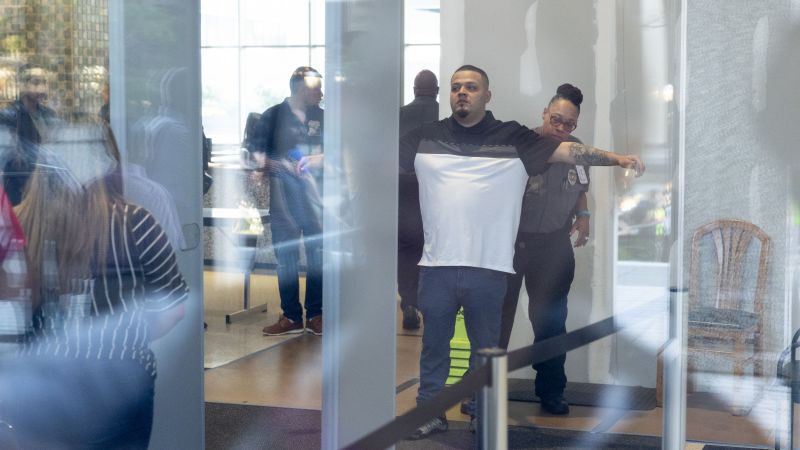Kilmar Ábrego García lucha contra su deportación a Uganda tras quedar bajo custodia del ICE