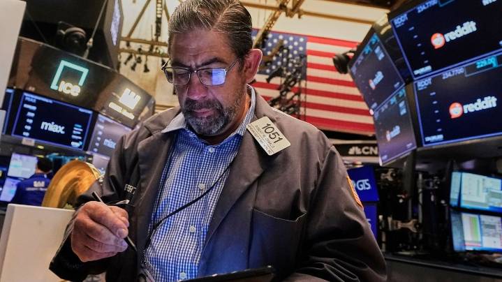 Most US stocks fall after a disappointing inflation update, but Big Tech keeps Wall Street steady
