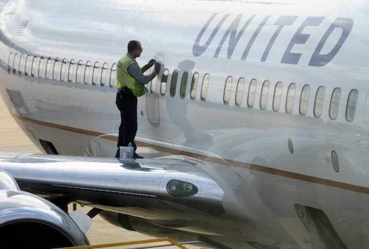 United Airlines suspende vuelos en aeropuertos de EE. UU. por un "problema técnico"
