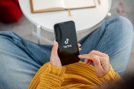TikTok cambia sus normas para septiembre: adiós a los videos engañosos con IA