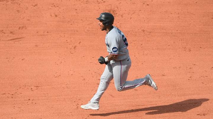 Red Sox fan heckles Marlins player, ejected from Fenway Park