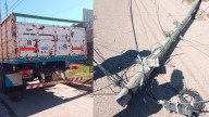 Camión enganchó cables y derribó postes en pleno centro de Añatuya