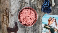 La dieta de carne cruda para perros, bajo escrutinio tras una grave infección de un niño
