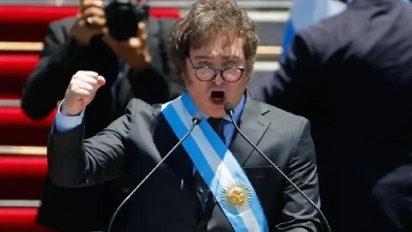 Gobernador de Buenos Aires califica a Milei de "payaso" y de configurar "estafa electoral"
