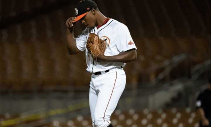 Oswaldo Guillén suma un relevista poderoso al bullpen