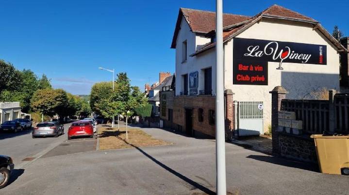 Un conductor atropelló a un grupo de personas tras una pelea en un bar en Francia: un muerto y cinco heridos