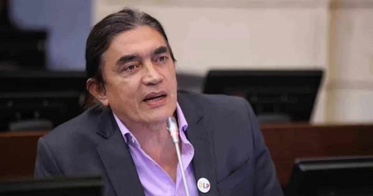 Gustavo Bolívar insiste en que hay que desescalar el lenguaje, tras asesinato de Miguel Uribe