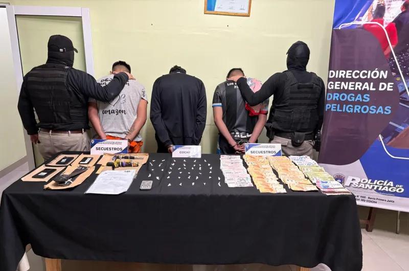 Allanamientos en John Kennedy y Mosconi: incautan cocaína, armas caseras y $800 mil