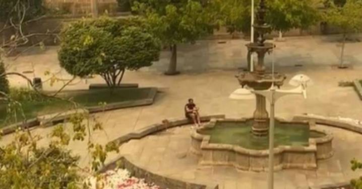 ¿Sabe usted que la fuente de la plaza de la Alameda es el nuevo parque acuático de Ourense?