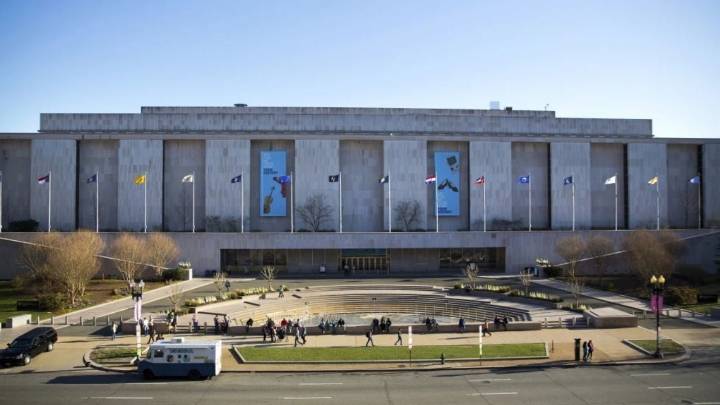 El Smithsonian elimina una referencia al juicio político a Trump de una exhibición