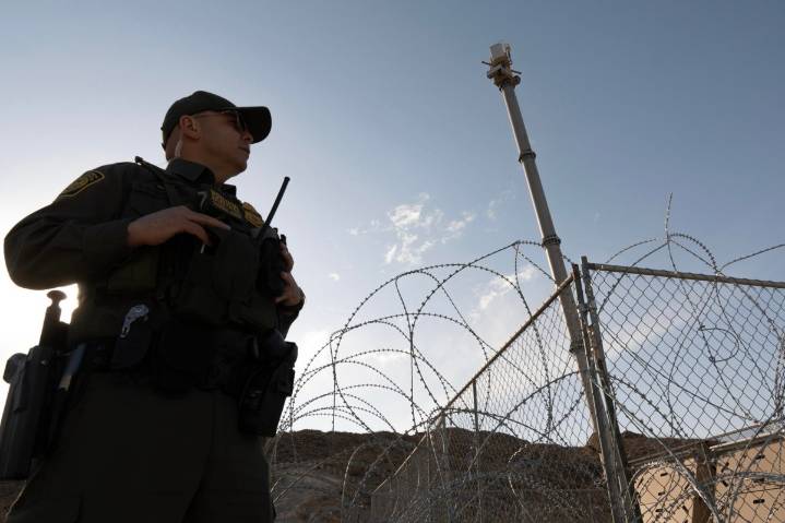 Agente de fronteras ordenó a mujeres migrantes mostrarle los senos: sentencia tras abuso en Nueva York