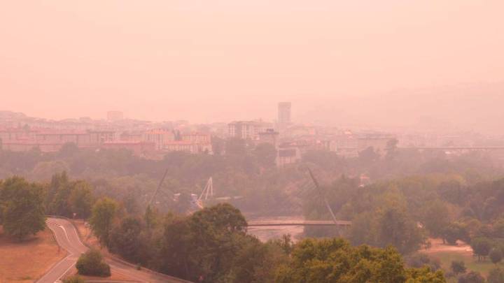 Ourense, bajo una cúpula de humo y ceniza