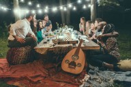 Cómo organizar una noche temática con comida reconfortante para todos los gustos