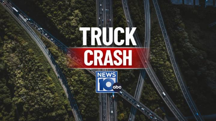 Tractor trailer crash blocks lane on Thruway in Catskill