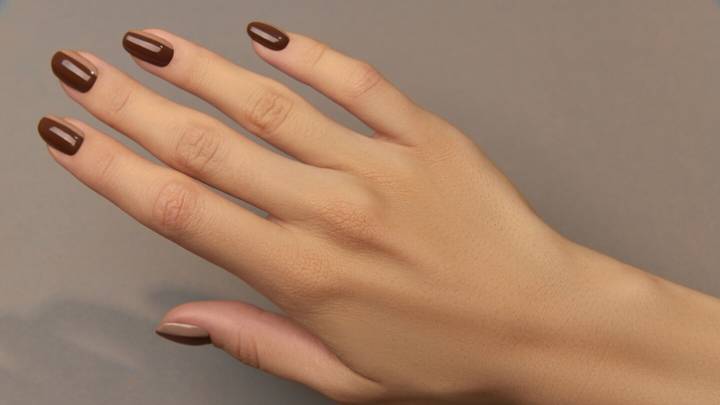 ¿Uñas acrílicas o gel? 7 ideas de manicure a la moda que rejuvenecen las manos