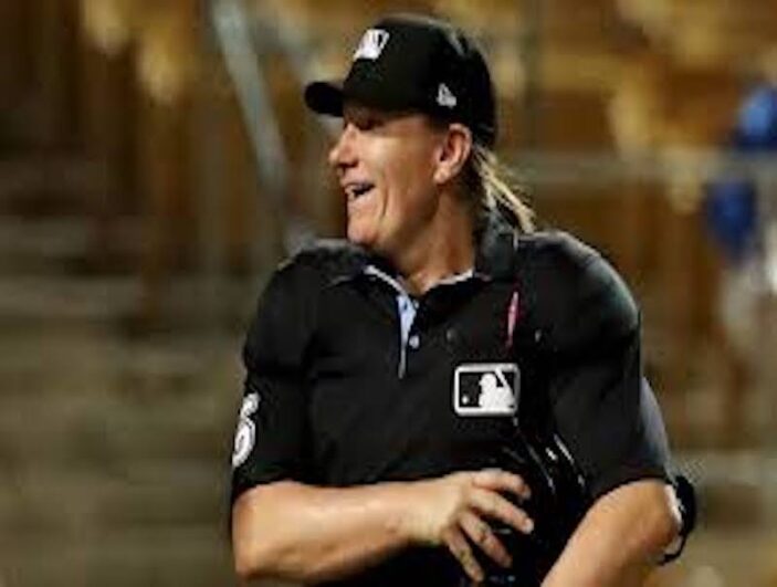 Jen Pawol, primera umpire en Grandes Ligas