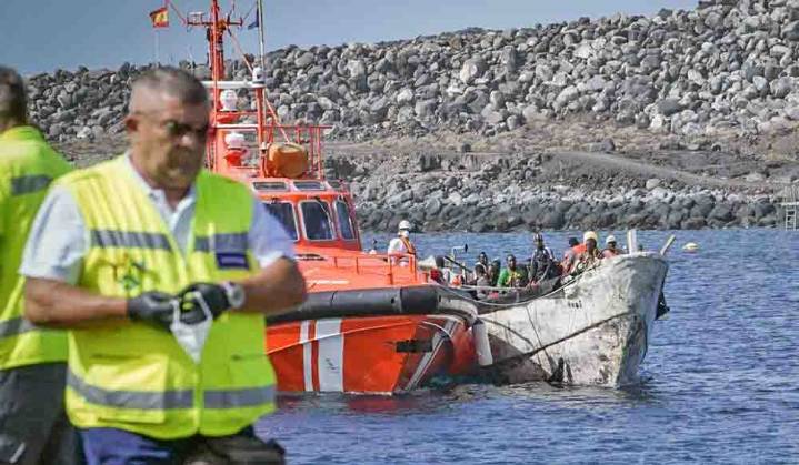 El Estado reactiva las derivaciones de menores desde Canarias tras la presión del Gobierno autonómico