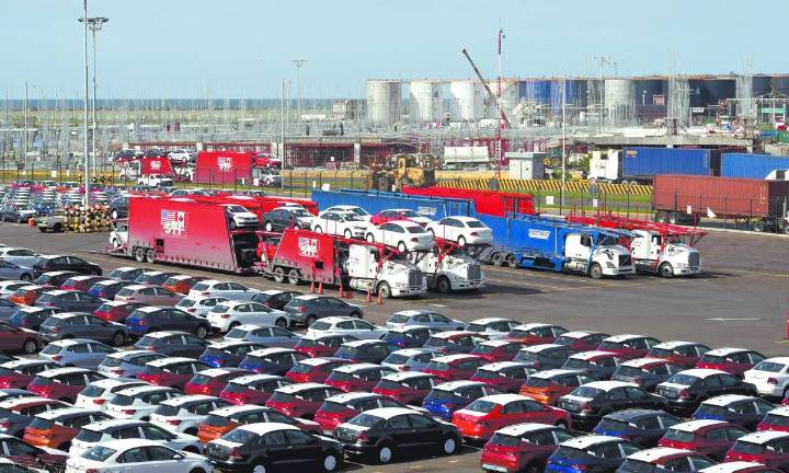 Producción de autos en México sube en julio, pero las exportaciones disminuyen