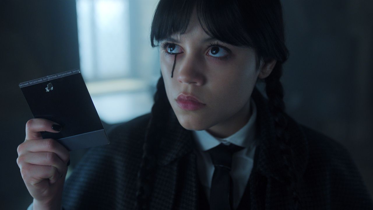 Jenna Ortega’s Makeup and Hair Stylist Reveals Her Beauty Secrets from Wednesday Season 2