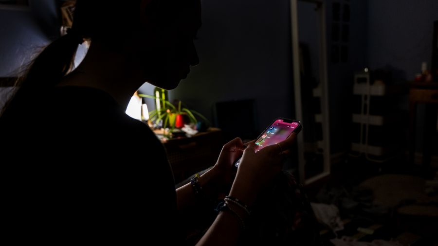 Kids are 'literally brain-damaged' by social media overuse