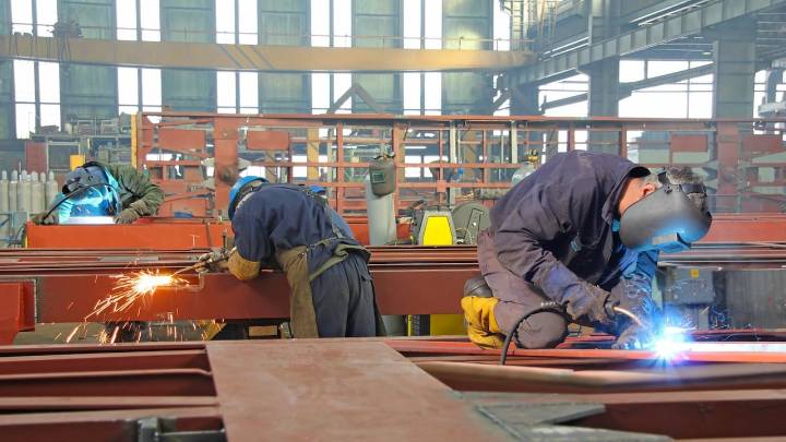 Empleados empíricos del país podrán certificar sus profesiones; conozca los requisitos