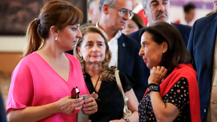 Margarita Robles reitera a los afectados de la erupción el apoyo del Estado