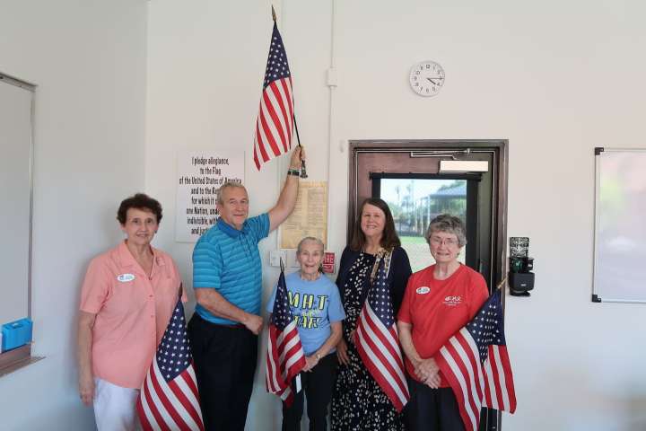 Paradise Valley DAR donates flags to catholic school