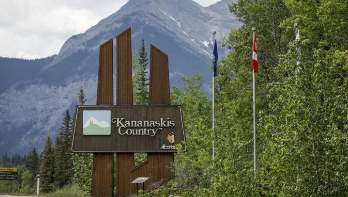 Two missing after canoe capsizes on Kananaskis lake