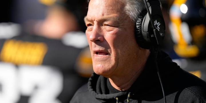 QB Mark Gronowski will make his debut for Hawkeyes against Albany of the FCS