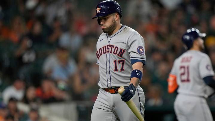 Houston Astros place catcher Victor Caratini on the concussion injured list