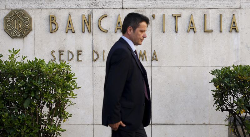 Italian bank deposits slow in June but lending to businesses recovers