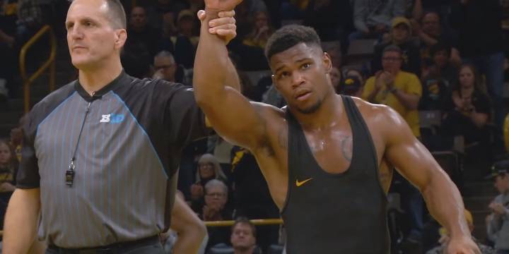 Iowa officials say Arnold remains on Hawkeye wrestling roster