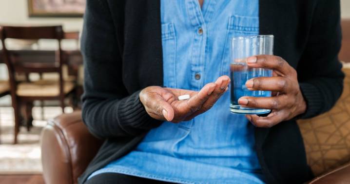 Pharmacist explains whether you should take paracetamol or ibuprofen