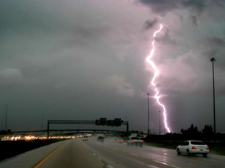 El tiempo hoy en Miami: ¿en qué momento del día se esperan fuertes tormentas este viernes 8 de agosto de 2025?