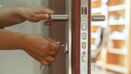Aviso urgente de la Policía por el objeto que pone a en peligro a España: si ves esto en la puerta de tu casa es mejor que corras