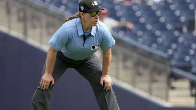¡Histórico! La primera mujer umpire que actuará en un partido de beisbol de Grandes Ligas debutará el sábado en el juego Marlins