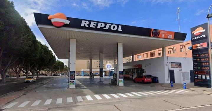 Dos edificios singulares de gran altura se asoman al soterramiento en Almería