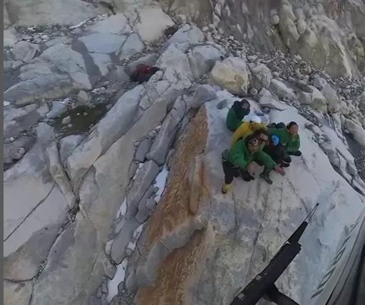 Rescate de cuatro montañeros con hipotermia en el Pirineo durante una noche de tormenta