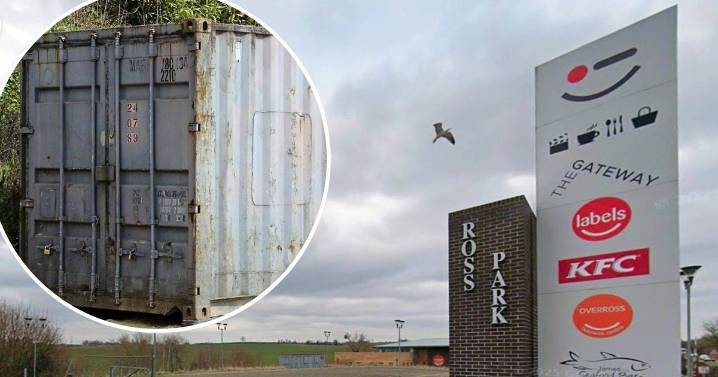 Support for 62 storage containers next to out