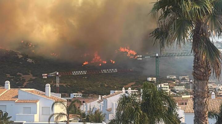 Decenas de incendios azotan España en plena ola de calor con miles de desalojados