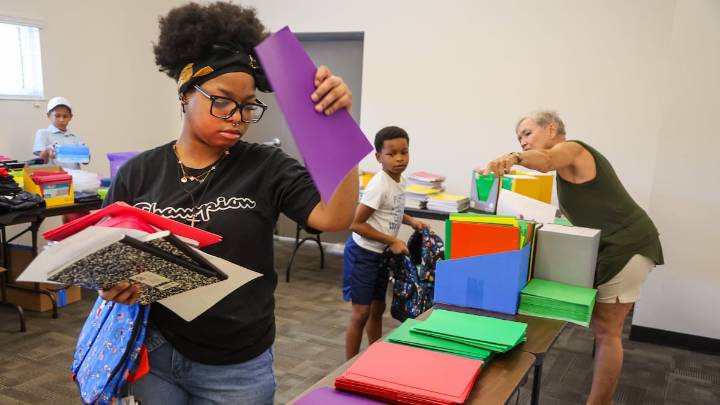 Florida families get helping hand preparing for return to school