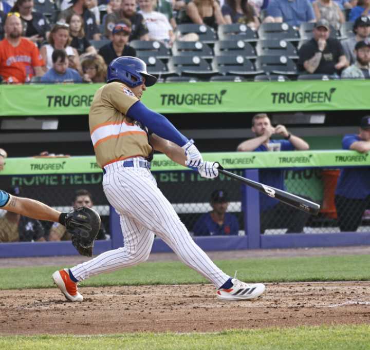 Syracuse grabs Friday win, 9-5, over Charlotte