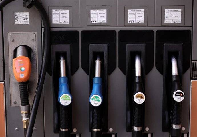Región | Las gasolineras low cost tienen premio en la Región: permiten ahorrar hasta 79 céntimos por litro de combustible