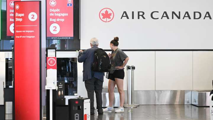 Canadá Ordena Fin de Huelga de Auxiliares de Vuelo de Air Canada Tras Cancelar Cientos de Vuelos